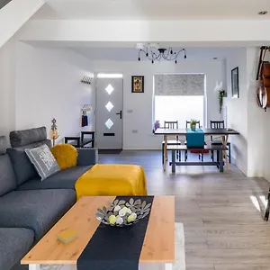 Holiday home The Hollywood - Beautiful 3 Bedroom House, Cardiff