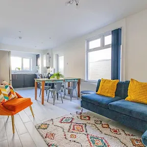 Holiday home New Stylish 5bd, 5min From Town, Cardiff