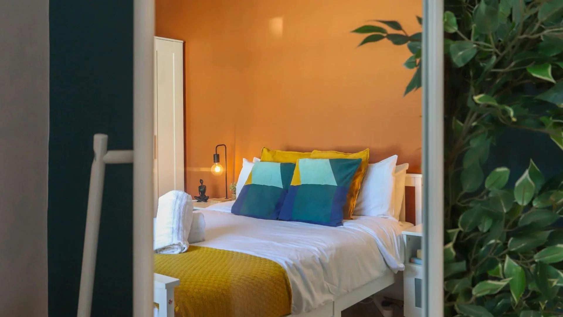 Sanjo Suite By Koya Homes-2-Bed Home-Free Parking Cardiff United Kingdom