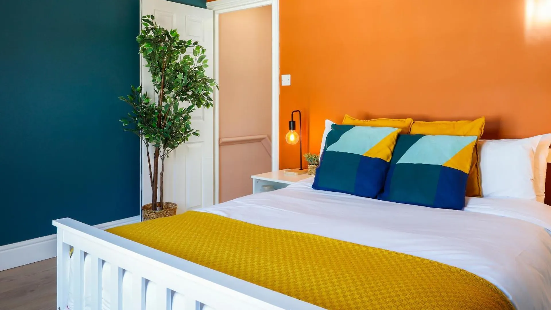 Holiday home Sanjo Suite By Koya Homes-2-Bed Home-Free Parking Cardiff United Kingdom