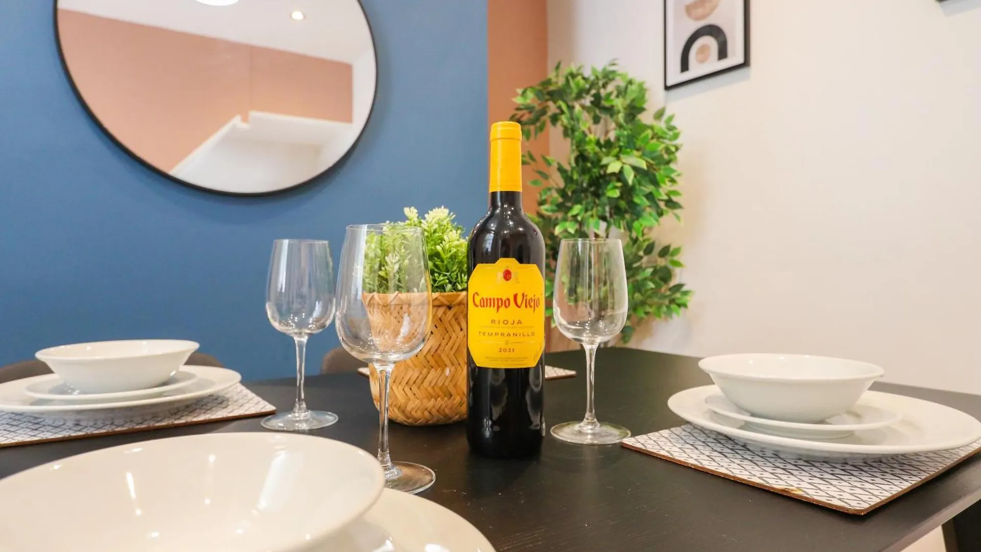 Sanjo Suite By Koya Homes-2-Bed Home-Free Parking Cardiff 0*,