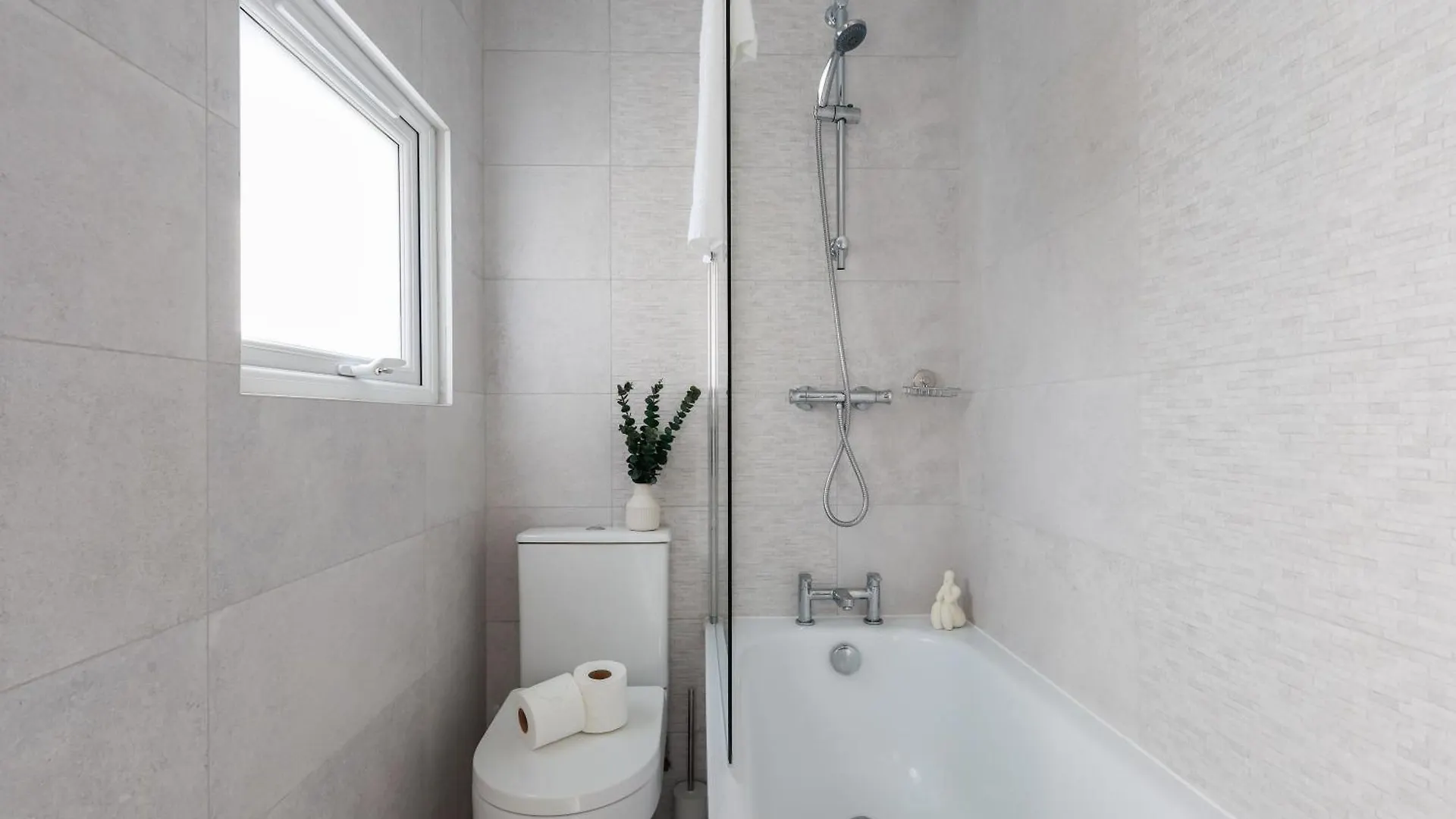 Sanjo Suite By Koya Homes-2-Bed Home-Free Parking Cardiff Holiday home